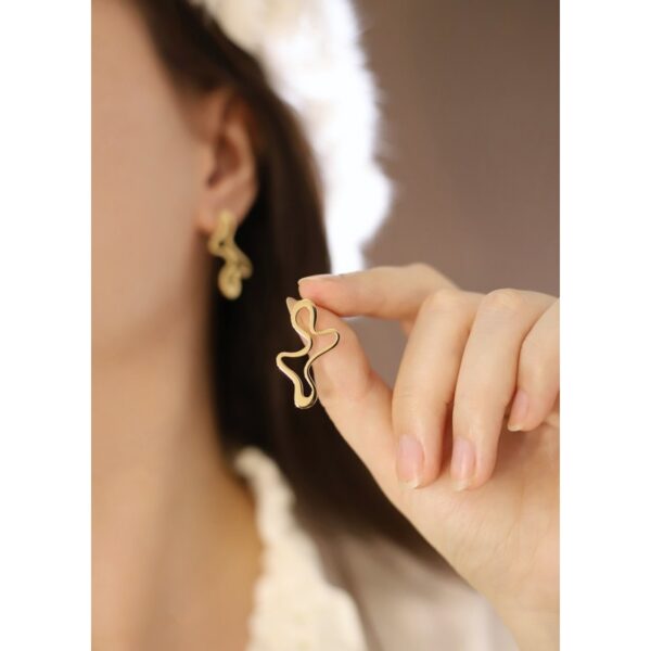 kolczyki_fluida_gold_sara_baranska_02