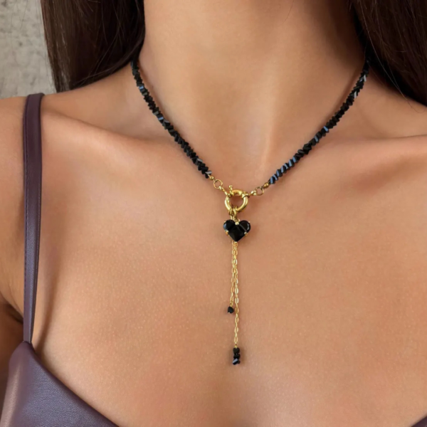 kolie_noir_lumen_heartfall_necklace_sara_baranska_04