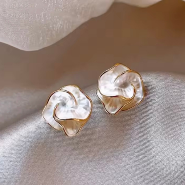 kolczyki_ivory_whisper_bloom_mother_of_pearl_touch_sara_baranska_01