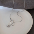kolie_silver_knot_modern_balance_pendant_sara_baranska_01
