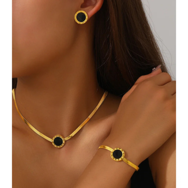 komplety_aurea_noir_gold_sara_baranska_02