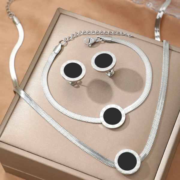 komplety_aurea_noir_silver_sara_baranska_01