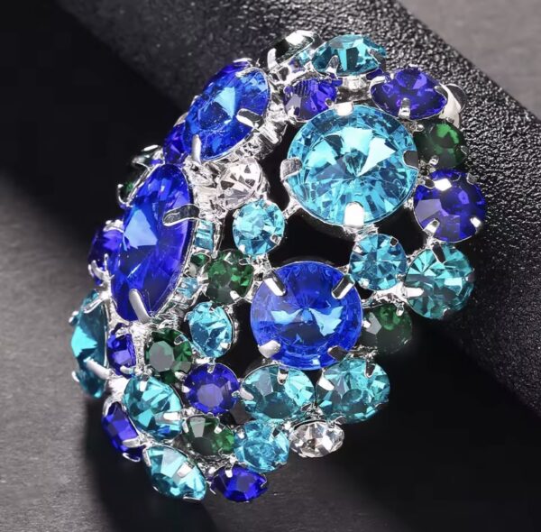 klipsy_z_niebieskimi_kryształami_bizuteria_wieczorowa_nocturna_royal_blue_orvella2