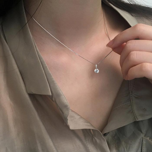 kolie_liquid_oval_silver_sara_baranska_03