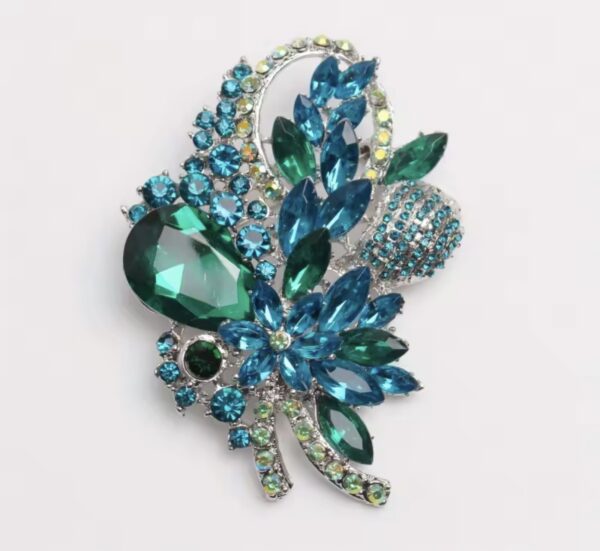 broszka_emerald_ocean_crystal_luxury_orvella broszka_emerald_ocean_crystal_luxury_orvella