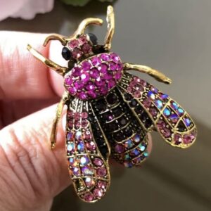 Broszka pszczoła Ruby Noir luksusowa z kryształami