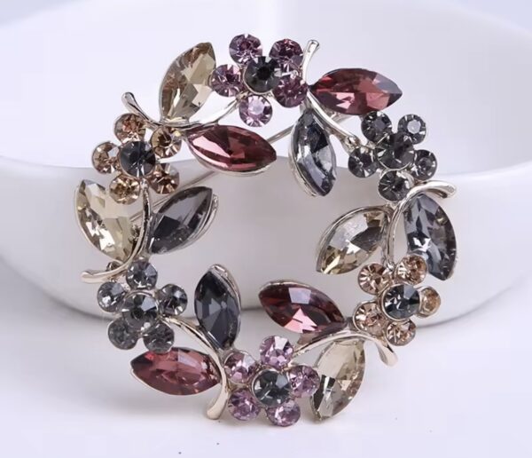 rose_nocturne_elegancka_broszka_crystal_garden_orvella