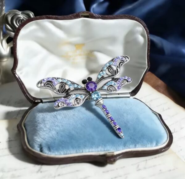 broszka_wazka_celestia_srebrna_z_kryształami_jubilerskimi_orvella broszka_wazka_celestia_srebrna_z_kryształami_jubilerskimi_orvella