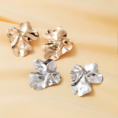 Kolczyki stal szlachetna aurora petal silver mini – zdjęcie 5
