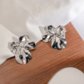 Kolczyki stal szlachetna aurora petal silver mini – zdjęcie 4