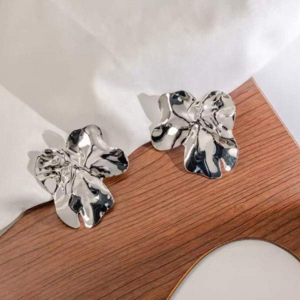 Kolczyki stal szlachetna aurora petal silver mini – zdjęcie 4