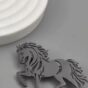 srebrna_broszka_jezdziecka_z_koniem_silver_majesty_orvella
