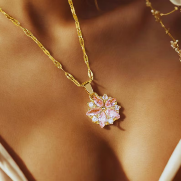 kolie_blush_flower_crystal_sara_baranska_01 kolie_blush_flower_crystal_sara_baranska_01