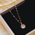 kolie_blush_flower_crystal_sara_baranska_04