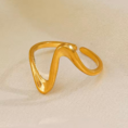 pierscionek_velora_wave_gold_sara_baranska_orvella2