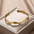 golden_wave_zlota_bransoletka_sara_baranska_orvella3