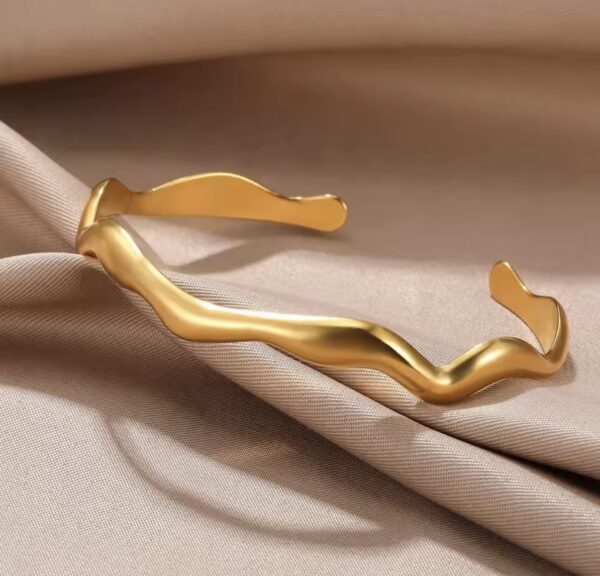 golden_wave_zlota_bransoletka_sara_baranska_orvella golden_wave_zlota_bransoletka_sara_baranska_orvella