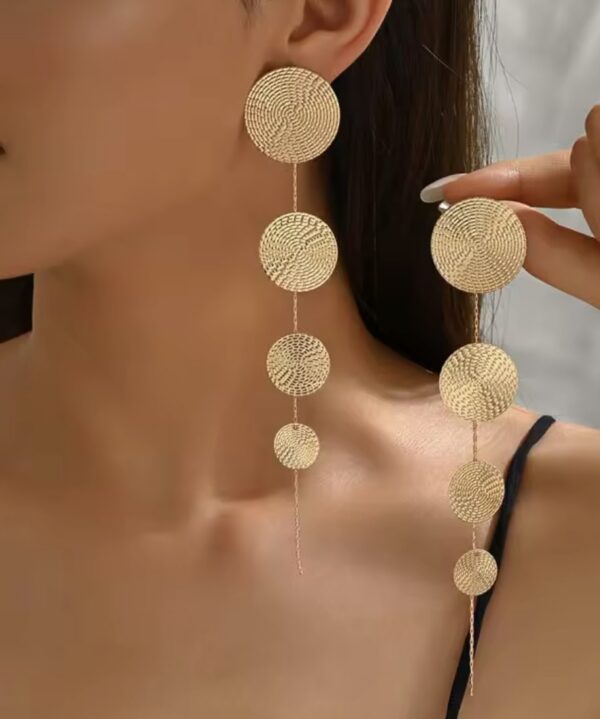 kolczyki_zlote_kaskadowe_cascade_circles_gold_sara_baranska_orvella2