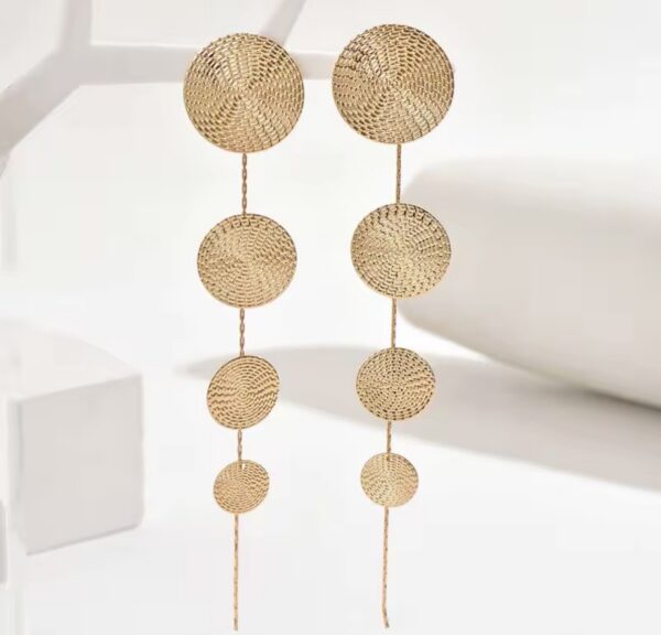 kolczyki_zlote_kaskadowe_cascade_circles_gold_sara_baranska_orvella3
