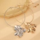 artystyczny_choker_z_rzezbiarskim_medalionem_aurora_flow_gold_sara_baranska_orvella2
