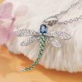 naszyjnik_z_wazka_krysztalami_emerald_dragonfly_sara_baranska_orvella2