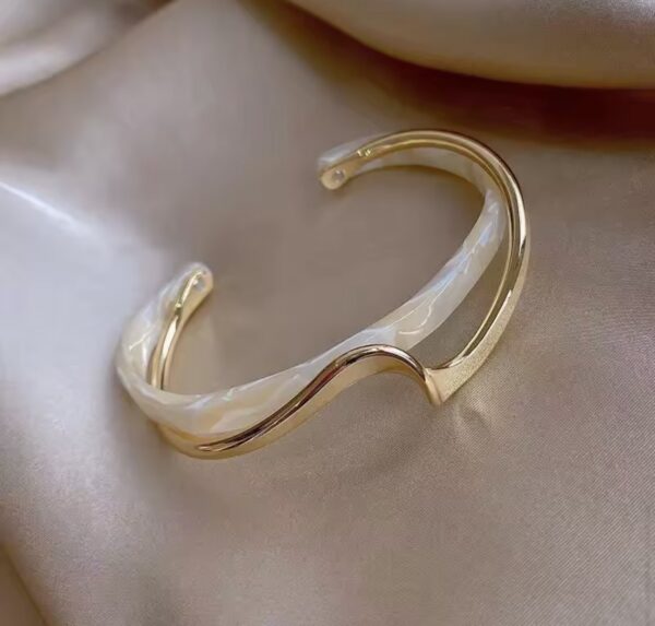 pearl_wave_gold_bransoletka_sara_baranska_orvella5 pearl_wave_gold_bransoletka_sara_baranska_orvella5