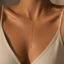 zlota_linia_naszyjnik_krawatka_stal_chirurgiczna_sara_baranska_orvella
