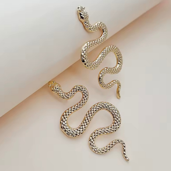 aurelis_serpent_gold_zlote_kolczyki_zmija_orvella_sara_baranska aurelis_serpent_gold_zlote_kolczyki_zmija_orvella_sara_baranska