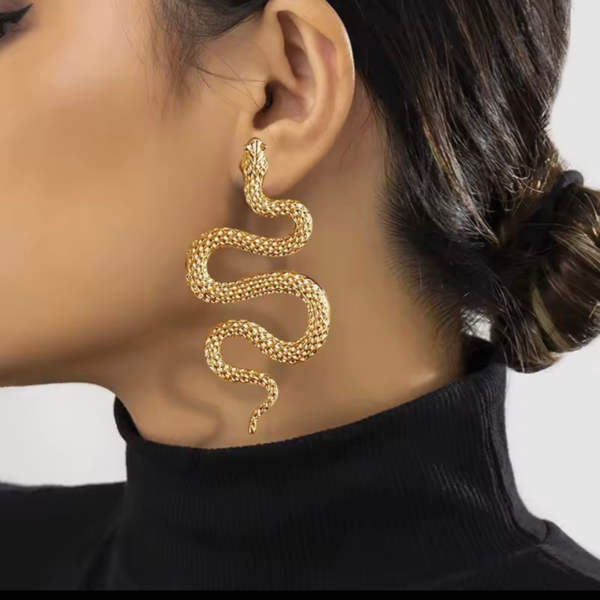 aurelis_serpent_gold_zlote_kolczyki_zmija_orvella_sara_baranska1 aurelis_serpent_gold_zlote_kolczyki_zmija_orvella_sara_baranska1