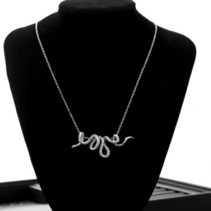 Łańcuszek z wisiorkiem SERPENTIA silver symbol siły i przemiany.