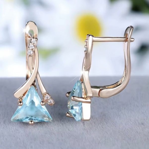 Kolczyki CELESTIA AZURE GOLD 18K ze stali chirurgicznej z błękitnym kryształem – zdjęcie 2