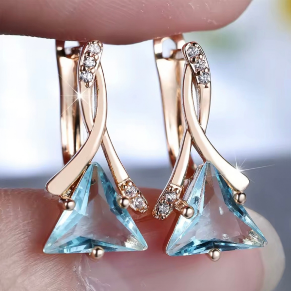 Kolczyki CELESTIA AZURE GOLD 18K ze stali chirurgicznej z błękitnym kryształem – zdjęcie 3