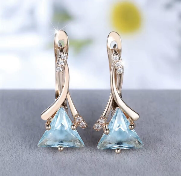 Kolczyki CELESTIA AZURE GOLD 18K ze stali chirurgicznej z błękitnym kryształem – zdjęcie 4