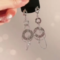 Kolczyki Golden Orbit silver kolczyki wiszące z geometrycznymi kołami – zdjęcie 3