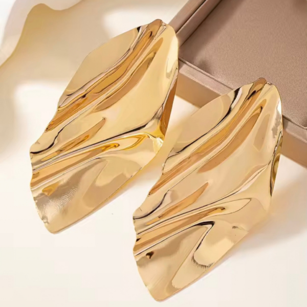 Kolczyki VELLORA SCULPT GOLD rzeźbiarska forma ze stali chirurgicznej – zdjęcie 2