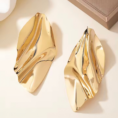 Kolczyki VELLORA SCULPT GOLD rzeźbiarska forma ze stali chirurgicznej – zdjęcie 3