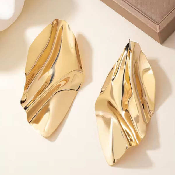 Kolczyki VELLORA SCULPT GOLD rzeźbiarska forma ze stali chirurgicznej – zdjęcie 3