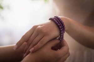 Bransoletka z kamieni naturalnych, która dodaje pewności siebie i działa jak amulet.